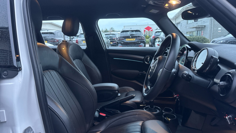 MINI Hatchback 1.5 Cooper Exclusive 5dr Auto Petrol Hatchback